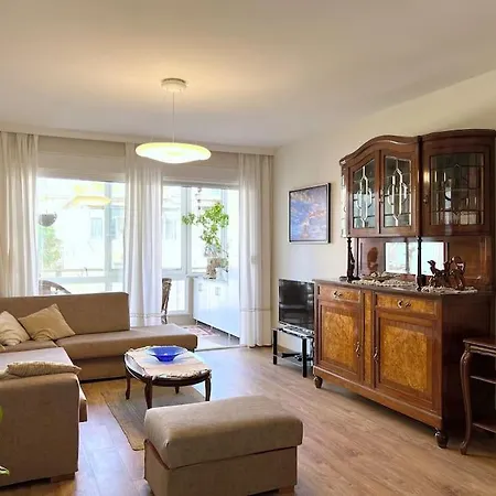 Downtown Apartment *