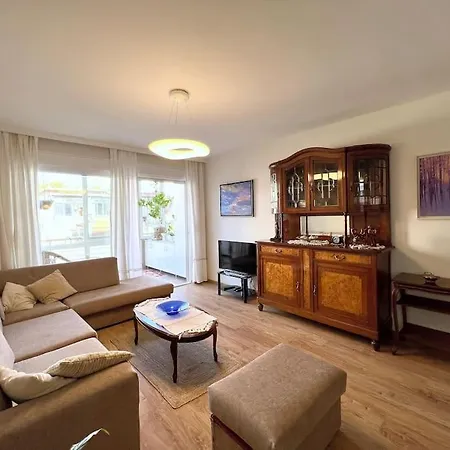 아파트 Downtown Apartment 티라나