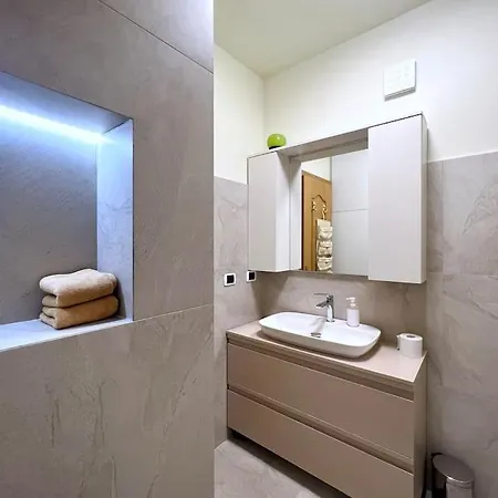 Downtown Apartment 아파트 티라나